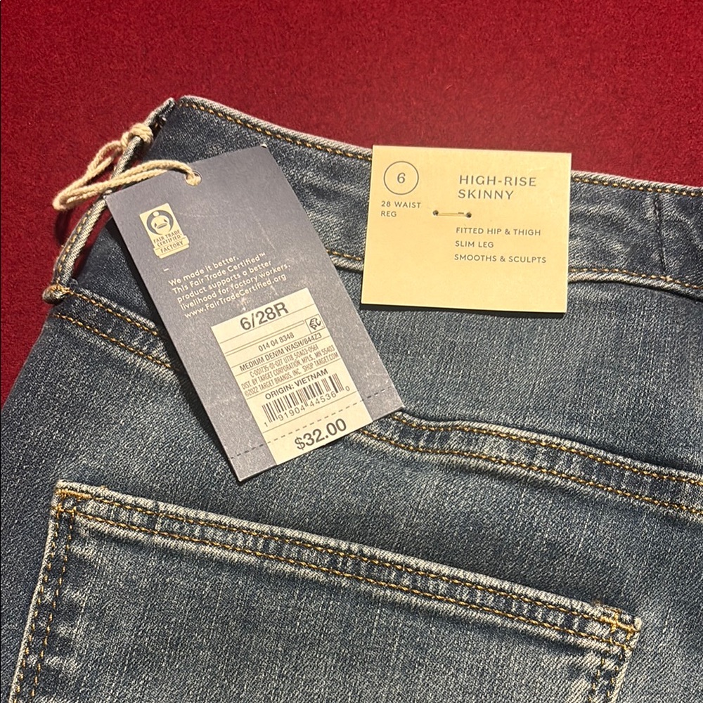 Universal Thread Light Blue High Rise Jeans - Picture 5 of 6